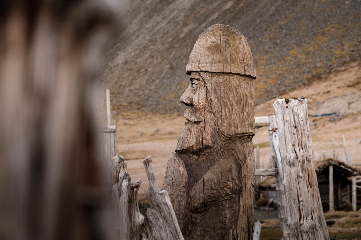 Viking Village filmset Stokksnes Vestrahorn IJsland zuidkust - Reislegende.nl