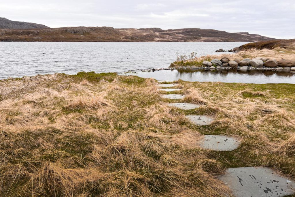 Vök Baths Egilsstadir hot pools Oost-IJsland - Reislegende.nl