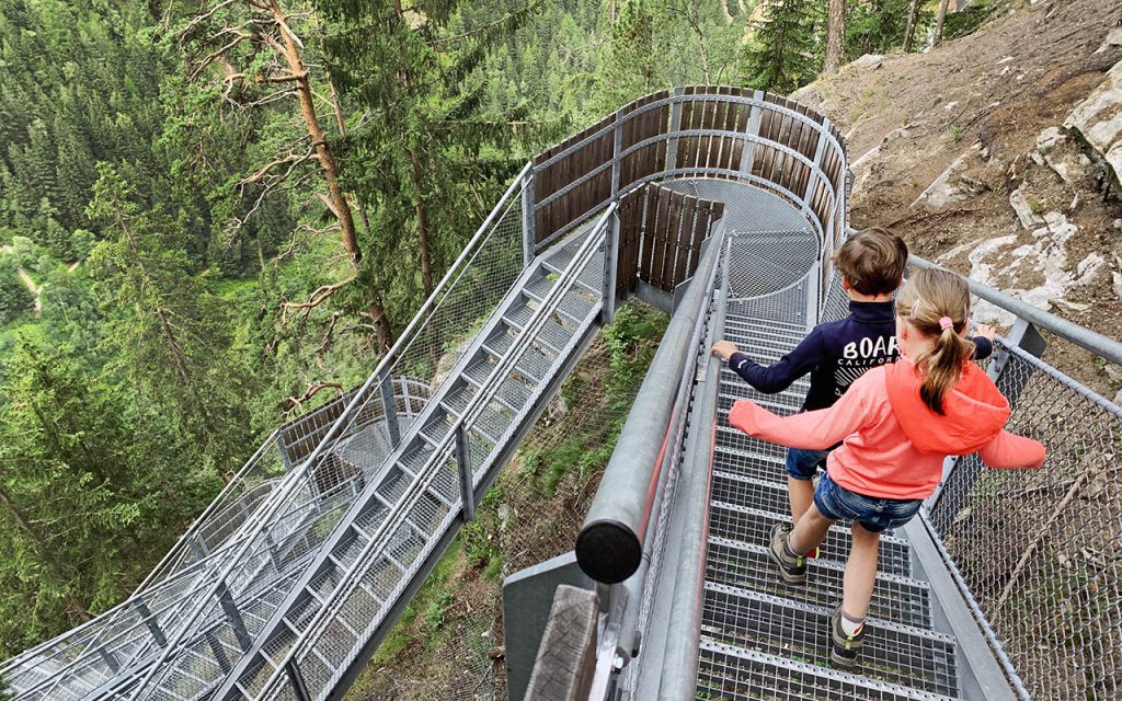 Wandeling met kinderen naar Stuibenfall, hoogste waterval in Tirol - Reislegende.nl