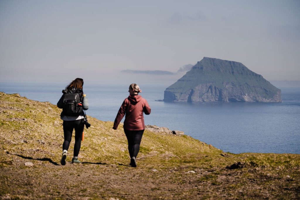 Wandelen naar Hvannhagi Suduroy Faeroer eilanden - Reislegende.nl