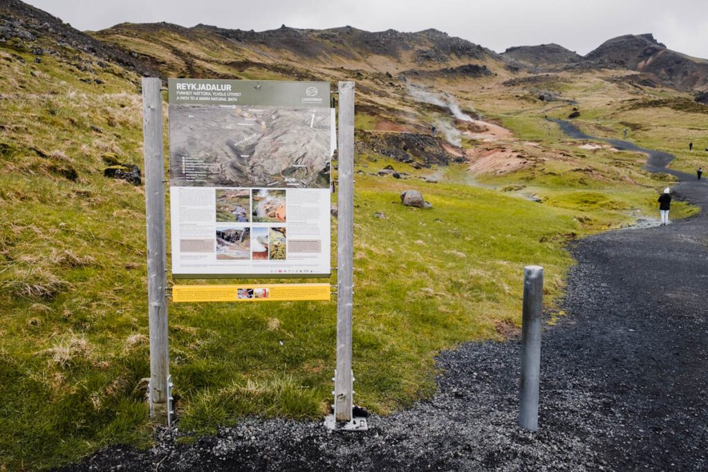 Wandeling Reykjadalur Hot Springs IJsland - Reislegende.nl