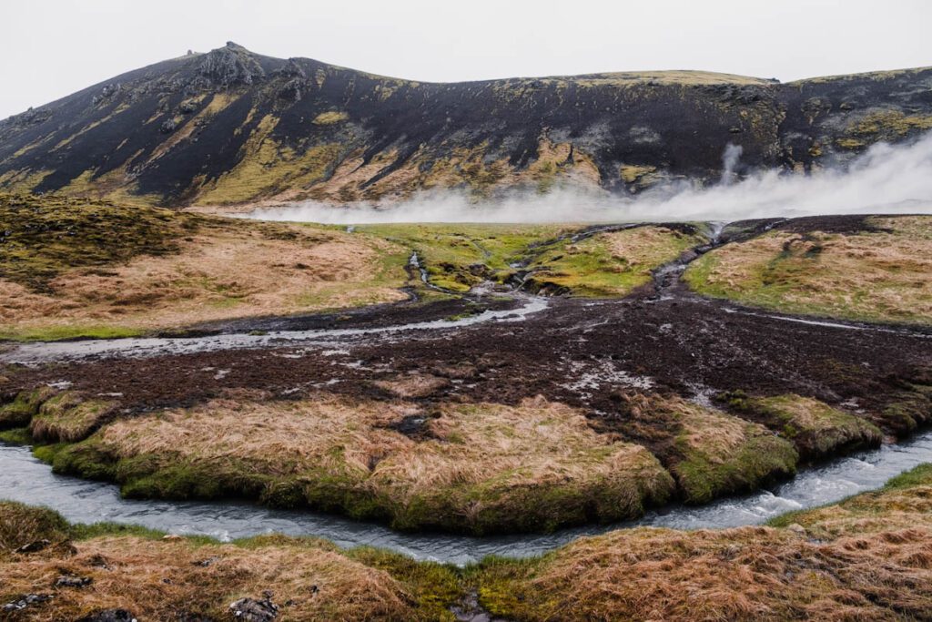 Wandeling naar Reykjadalur Hot Pools IJsland - Reislegende.nl