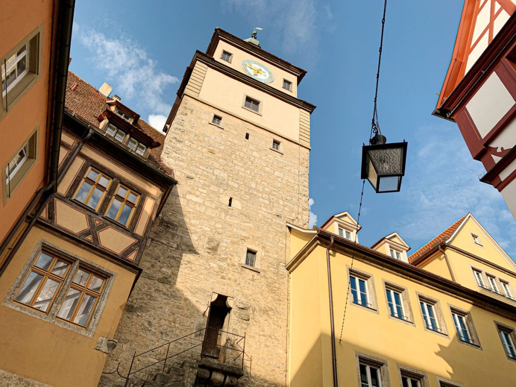 Weisser Turm Bezienswaardigheden in Rothenburg ob der Tauber Romantische Strasse Duitsland - Reislegende.nl