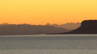 Westfjorden bij schemering zonsondergang roadtrip IJsland Reislegende - Reislegende.nl