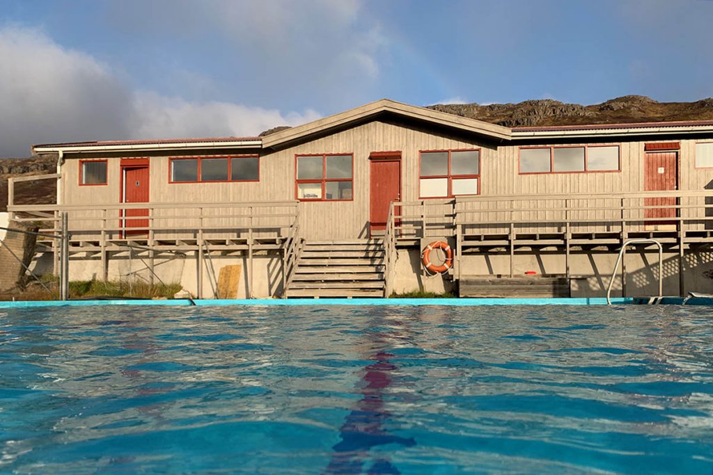 Gvendarlaug hot pools in IJslandse Westfjorden - Reislegende.nl