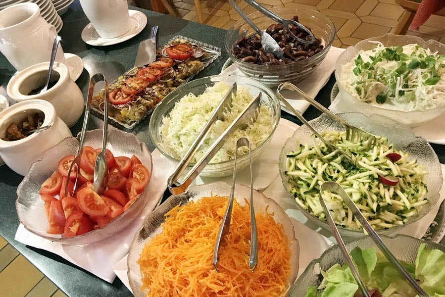 Salade buffet in Lucknerhaus - Vakantie in Osttirol met uitzicht op de Großglockner - AllinMam.com