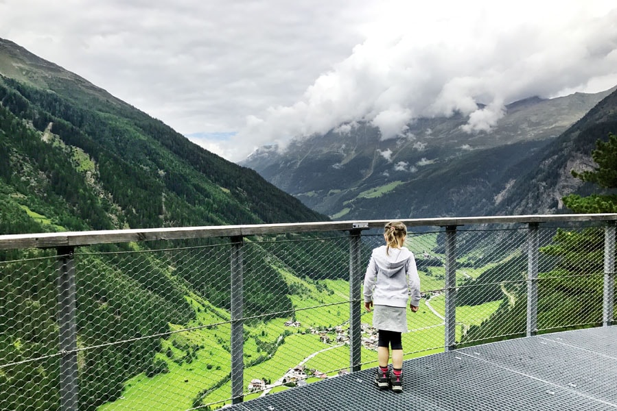 Feichten in Kaunertal gezien vanaf uitkijkpunt Adlerblick - AllinMam.com