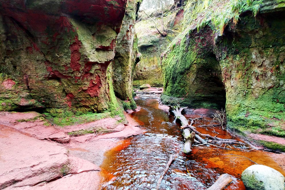 Glen Finnich Devil's Pulpit - Bezoek deze Outlander filmlocaties in Schotland - Reislegende.nl