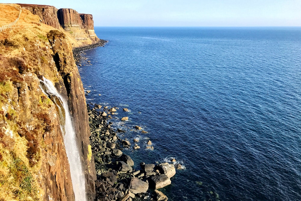 Mealt waterfall and Kilt Rock, Isle of Skye - Rij deze autoroute langs Isle of Skye bezienswaardigheden - Reislegende.nl