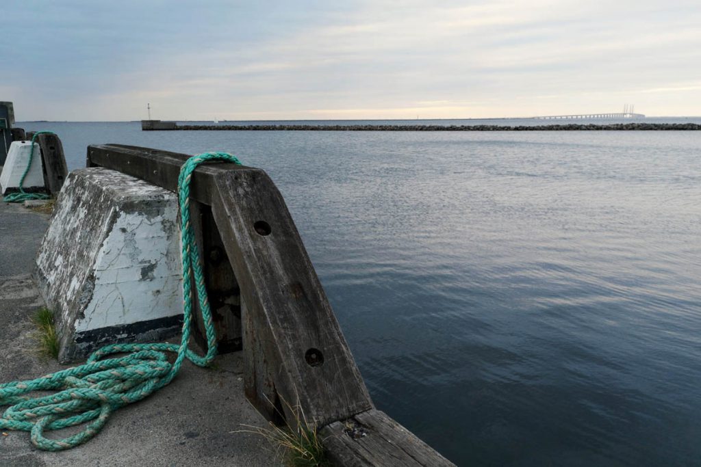 Zicht op Sontbrug vanuit Dragør, Denemarken