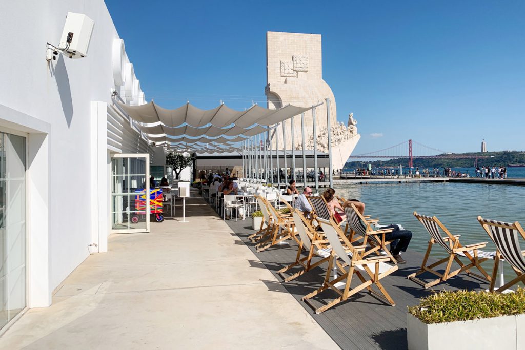 Restaurant met uitzicht op Padrão dos Descobrimentos Lissabon: 7 bezienswaardigheden in Belém die je niet mag missen - Reislegende.nl