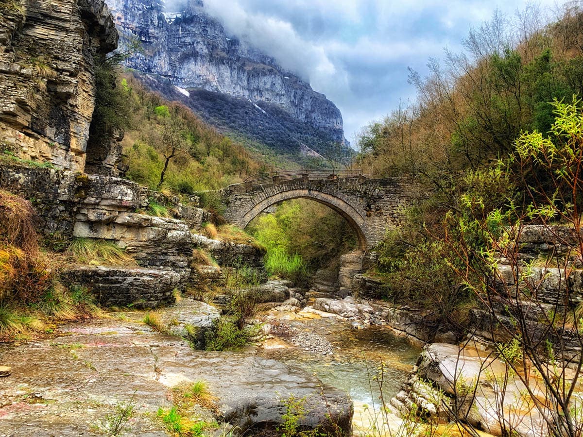 Anastasios Lolis bridge Lakos - brug tussen Mikro Papigko en Megalo Papigko - Zagoria - Reislegende.nl