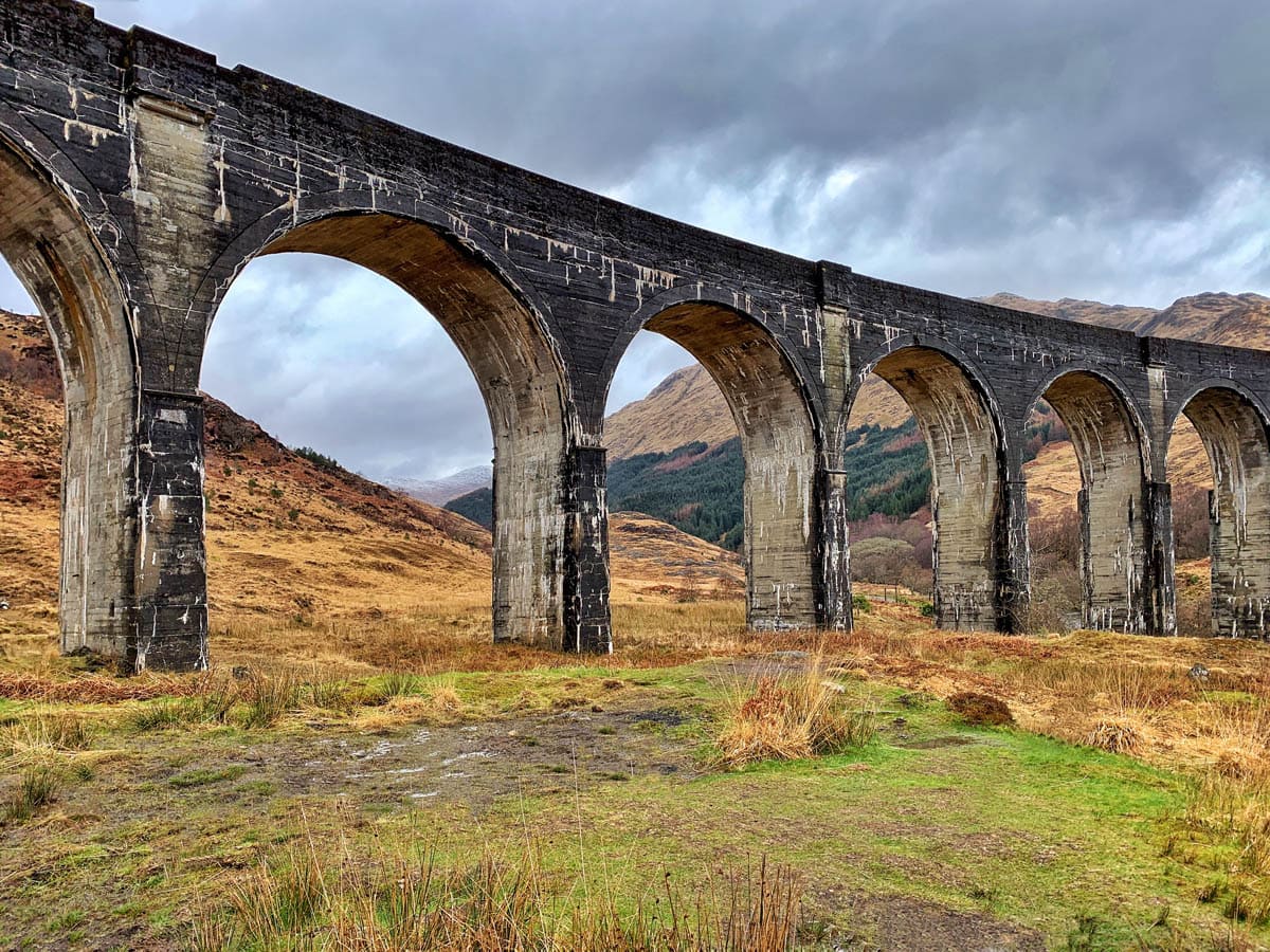 Glenfinnan viaduct Schotse hooglanden uitstapjes vanuit Landal Piperdam in Schotland - Reislegende.nl