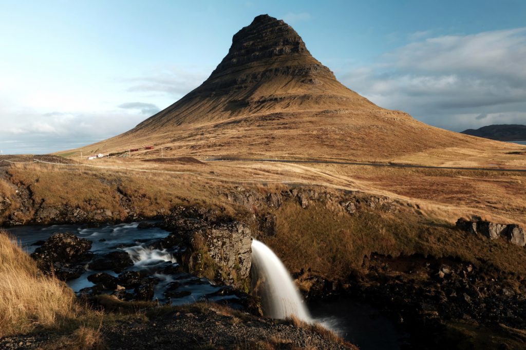 Kirkjufellsfoss op Snaefellsnes in IJsland Reislegende - Reislegende.nl