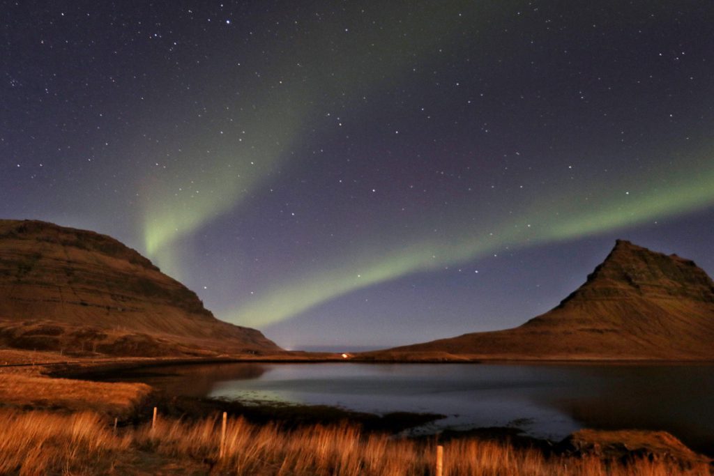 Noorderlicht Kirkjufell Snaefellsnes IJsland Reislegende - Reislegende.nl