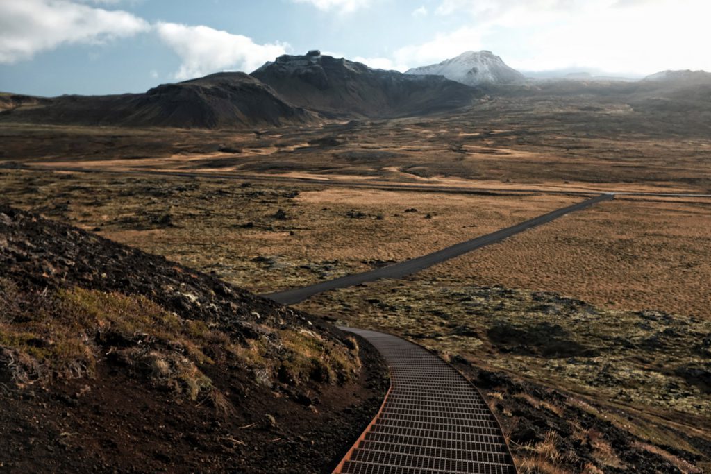 Uitzicht vanaf Saxhóll krater trappen Snaefellsnes schiereiland IJsland Reislegende - Reislegende.nl