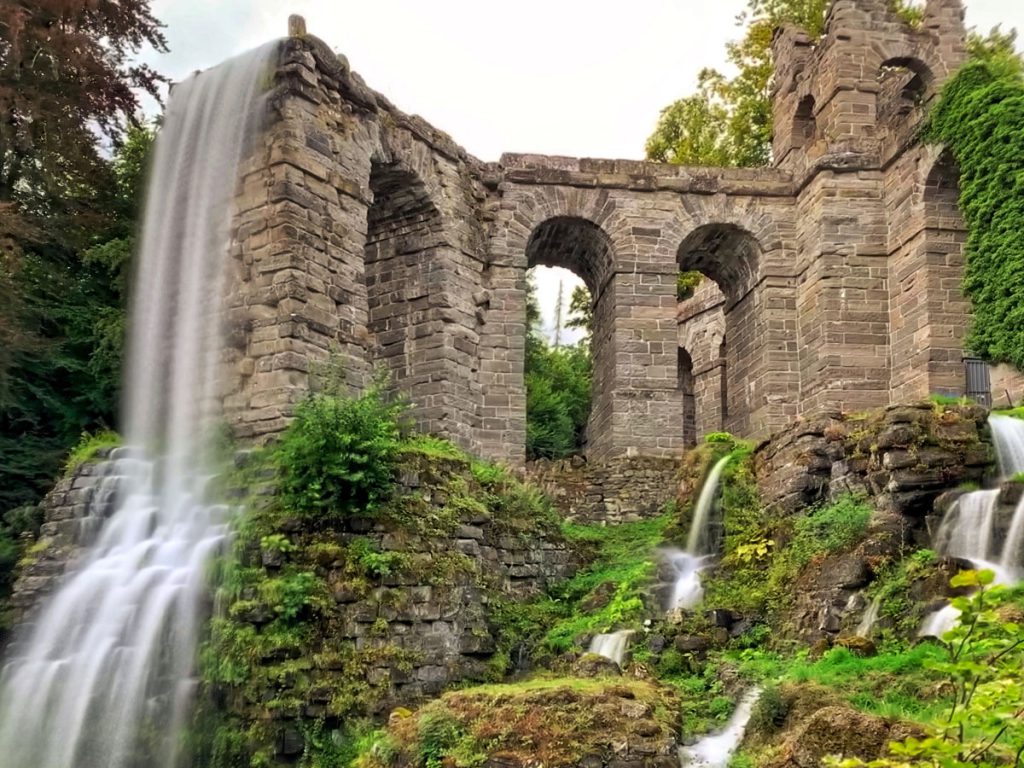 Wasserfall Aquaduct - Waterspelen in Kassel, bergpark Wilhelmshöhe - Reislegende.nl