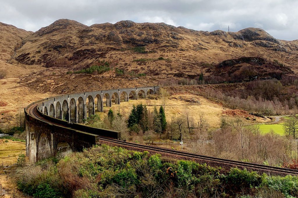 Glenfinnan viaduct op route van Edinburgh naar Isle of Skye, Schotland - Reislegende.nl