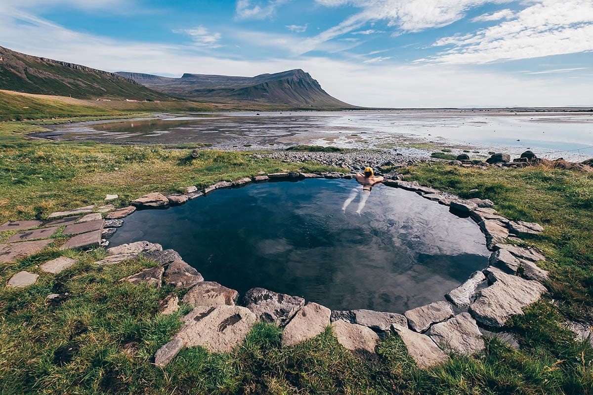 Mooiste hot pools in de Westfjorden van IJsland - Birkimelur / Krosslaug, Westfjords - Reislegende.nl