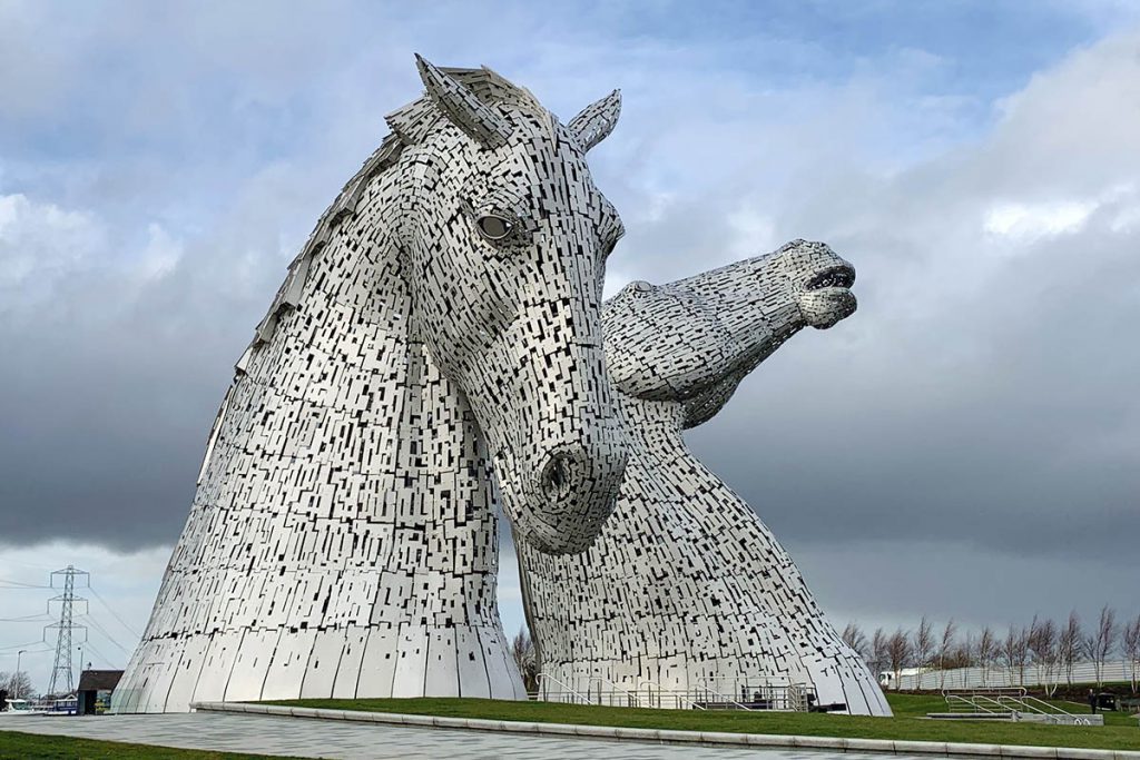 The Kelpies, twee gigantische paardenhoofden in Schotland - Reislegende.nl