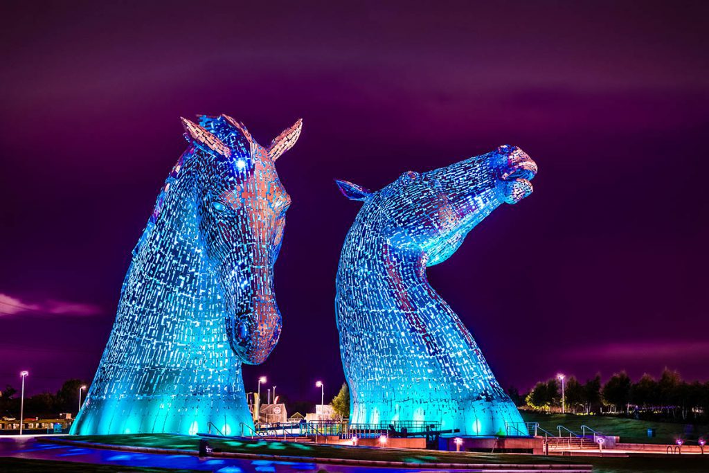 The Kelpies, twee gigantische paardenhoofden in Schotland - Reislegende.nl