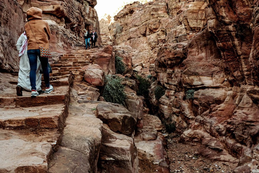 Trappen in Petra  - Tips voor een bezoek aan Petra, wereldwonder in Jordanië - Reislegende.nl