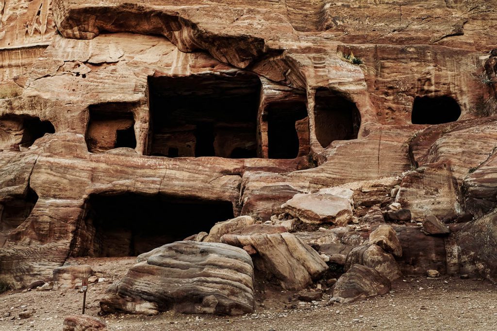 Street of Facades - Tips voor een bezoek aan Petra, wereldwonder in Jordanië - Reislegende.nl