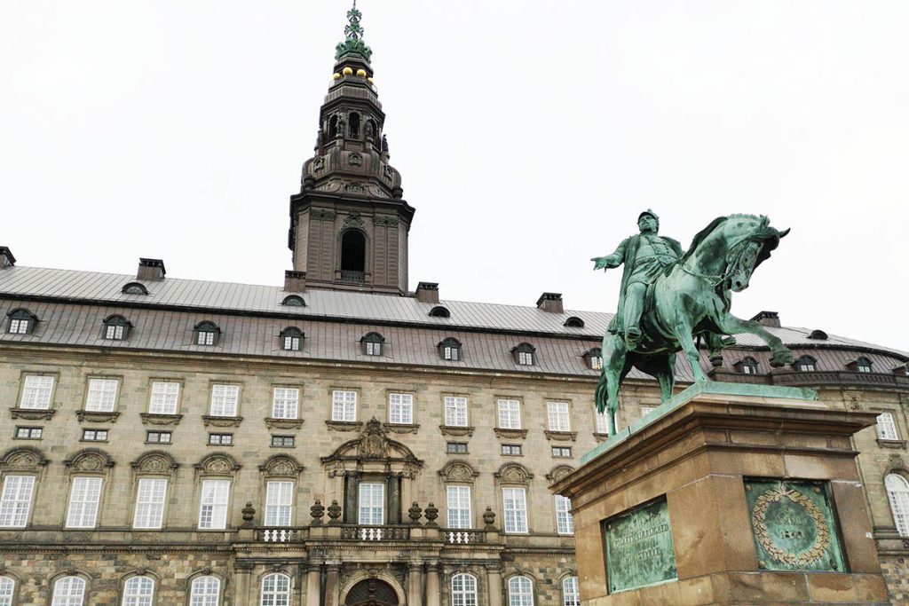 Christiansborg - Stedentrip Kopenhagen: 16 bezienswaardigheden en tips - Reislegende.nl