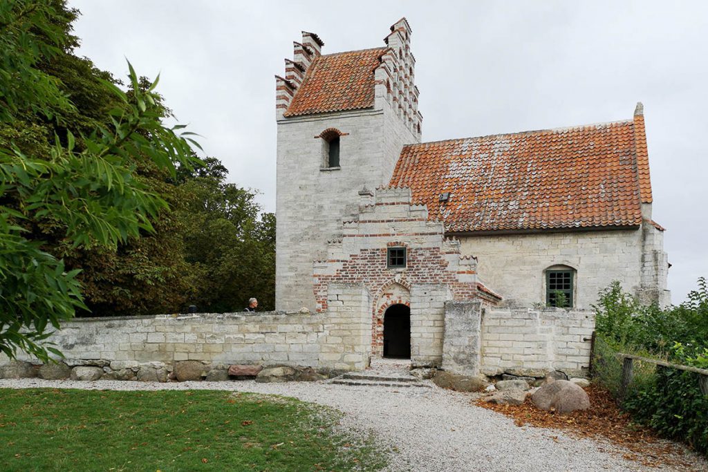 Højerup Gamle Kirke - Krijtrotsen Denemarken, Møns Klint en Stevns Klint - Reislegende.nl