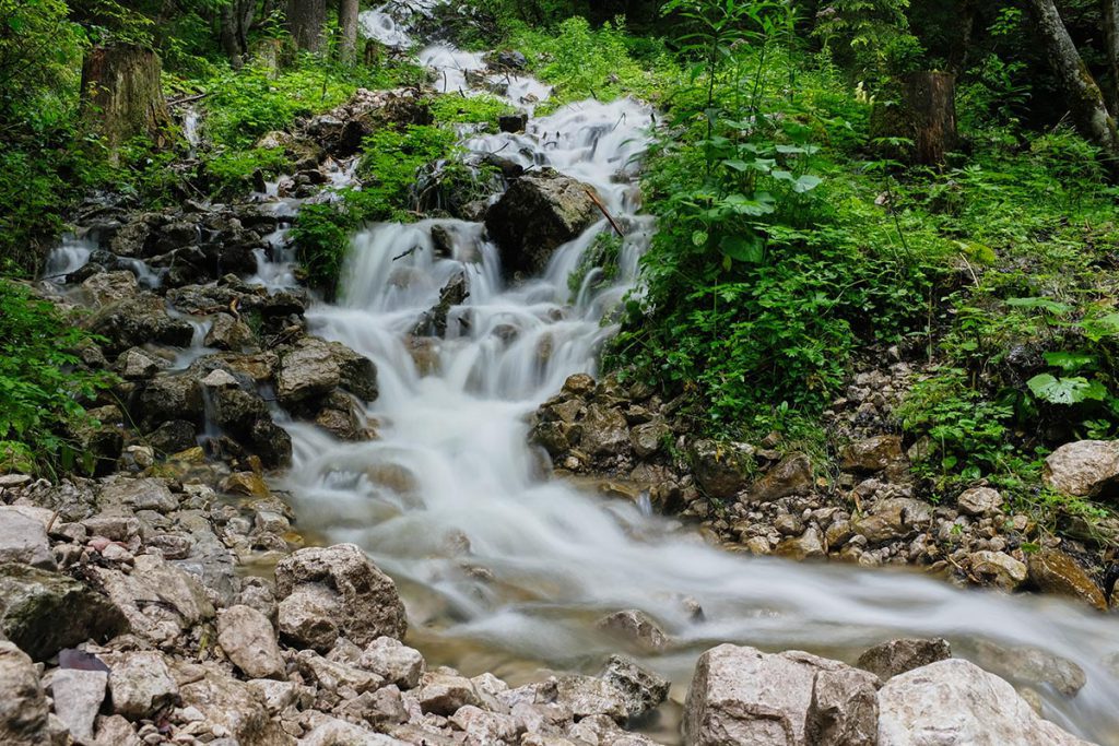 Waterval op weg naar Hinterer Gosausee - Reislegende.nl