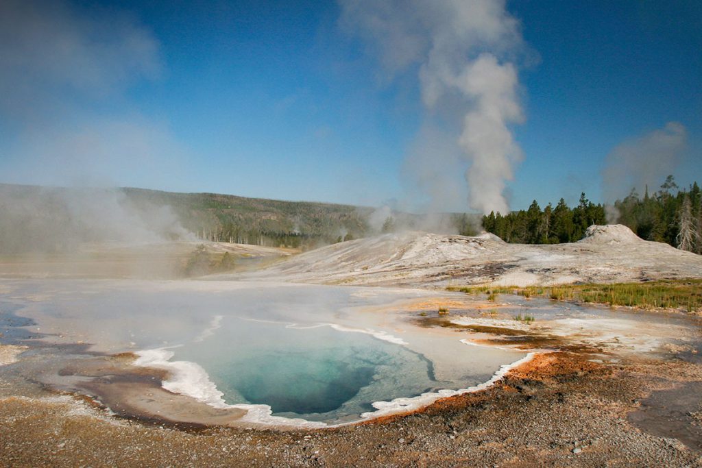 Upper Geyser Basin - Yellowstone National Park: 10x wat je niet mag missen - Reislegende.nl