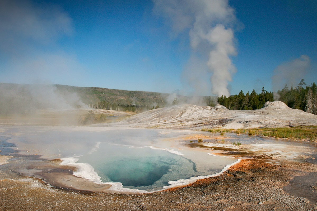 Yellowstone NP: 10x wat je niet mag missen - Upper Geyser Basin - Reislegende.nl