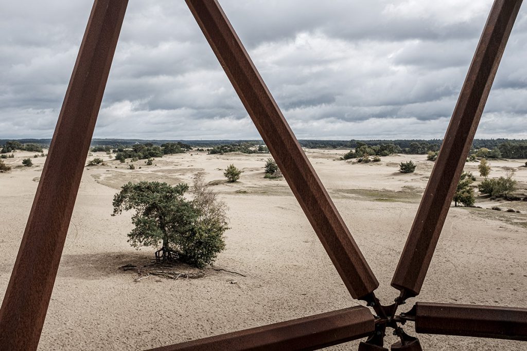 Kootwijkerzand uitkijktoren op grootste stuifzandgebied van West-Europa - Reislegende.nl