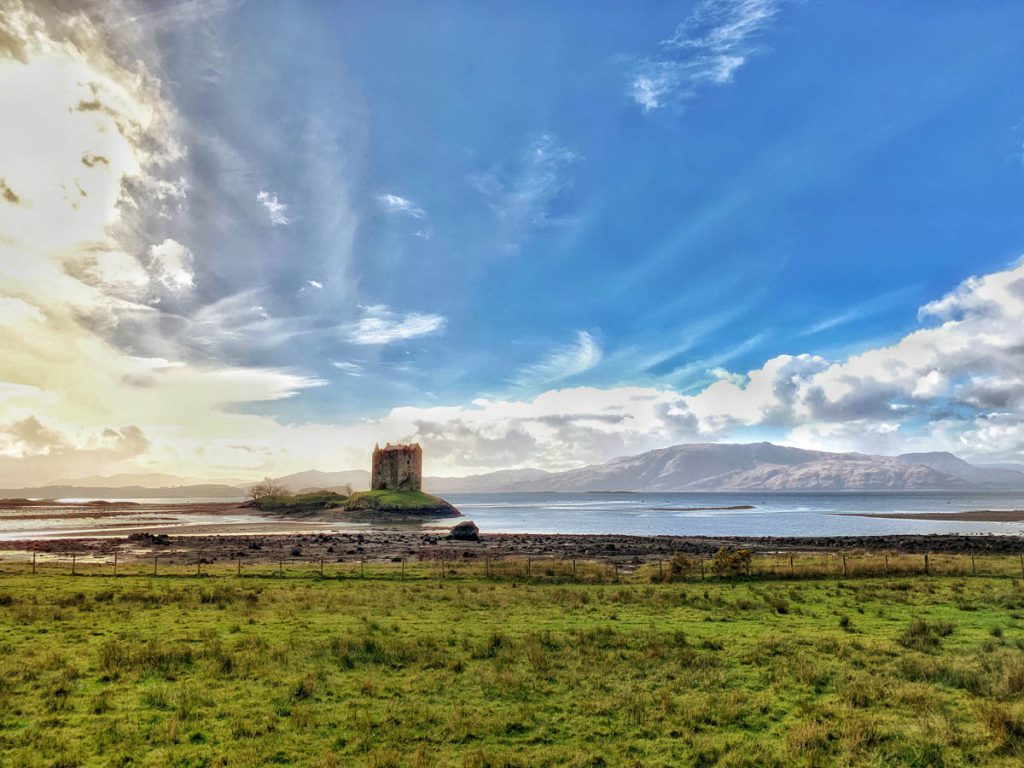 Schotse films en Schotse series, filmlocaties - Castle Stalker - Reislegende.nl