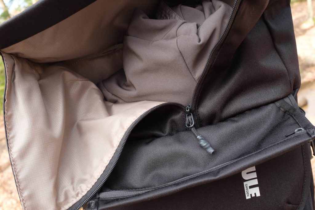 Thule Covert DSLR Backpack 32L REVIEW rolltop met rits - Reislegende.nl