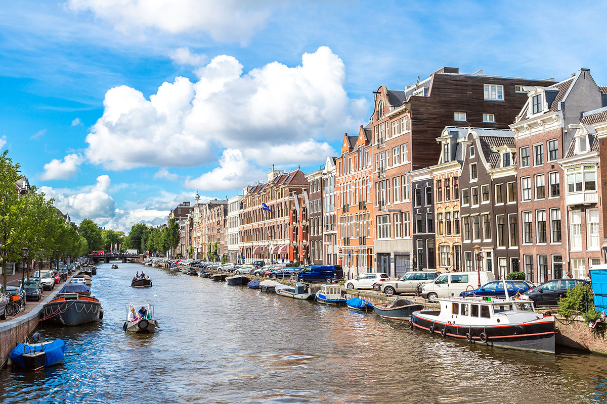 Waarom Amsterdam vanaf het water het mooist is - Reislegende.nl - Reislegende.nl
