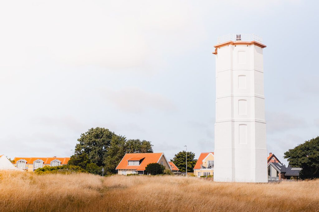 Det Hvide Fyr mooiste vuurtorens in westen van Denemarken - Reislegende.nl