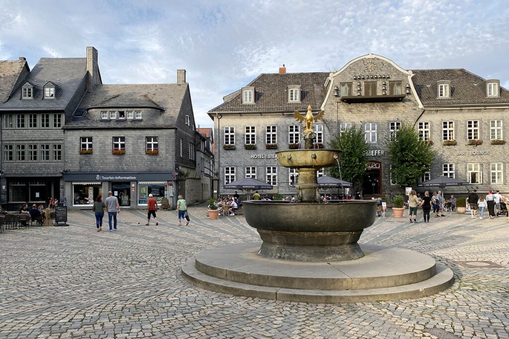 Marktbrunnen Marktplatz Goslar - 20 bezienswaardigheden in Goslar - Reislegende.nl 