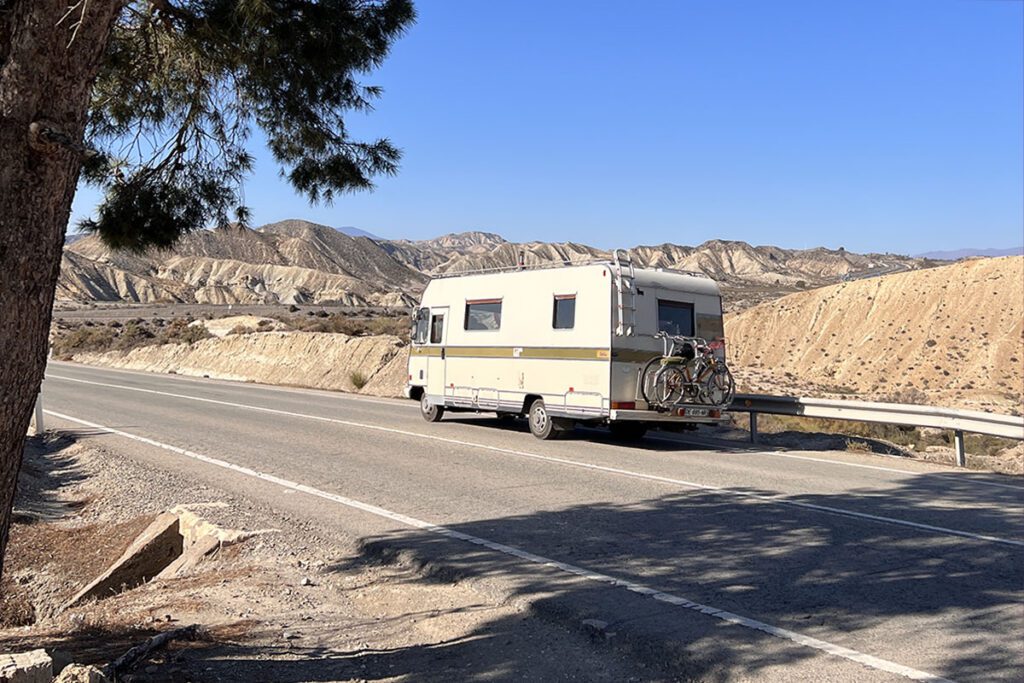 Met camer naar Tabernas woestijn camping tips - Reislegende.nl