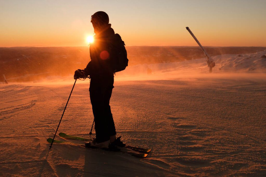 Laagstaande zon in Trysil - Wintersport in Trysil, grootste skigebied van Noorwegen - Reislegende.nl