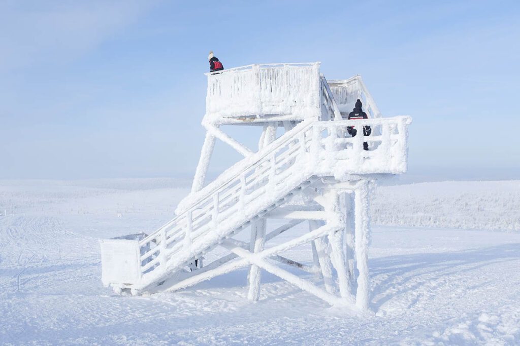 Kaunispää Triangulation Tower - Fell Centre Kiilopää in Saariselkä; fijne cabins in Lapland boven poolcirkel - Reislegende.nl