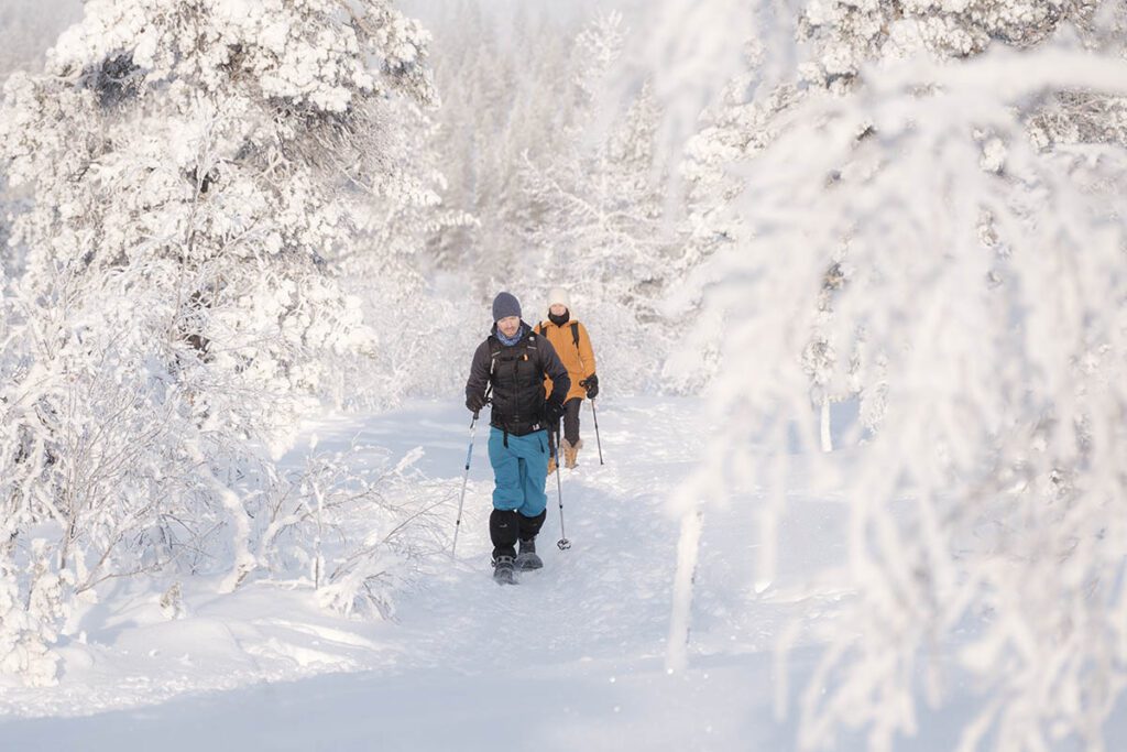 Sneeuwschoenwandelen in Finland - 25x wat te doen in Lapland - Reislegende.nl