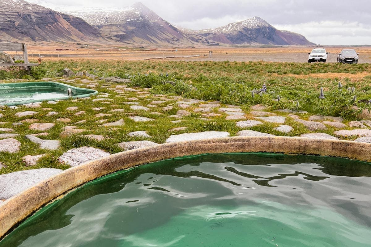 Warmwaterbronnen in Oost-IJsland Hoffell hot pools - Reislegende.nl