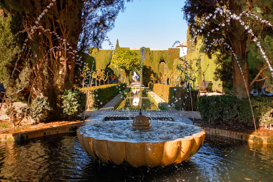 Alhambra Generalife lower gardens Granada Andalusie tips - Reislegende.nl