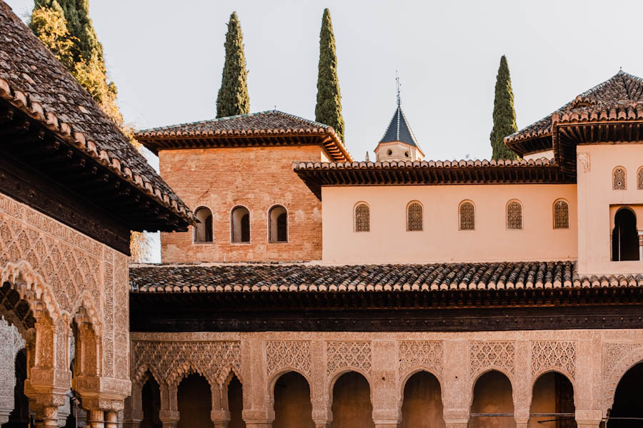 Alhambra paleis van Nasriden Granada Andalusie tips - Reislegende.nl