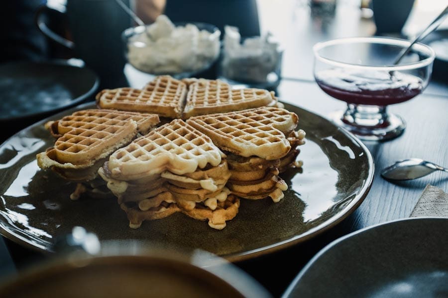 Cafe Edge wafels eten Mikladalur Kalsoy Faeroer eilanden tips - Reislegende.nl