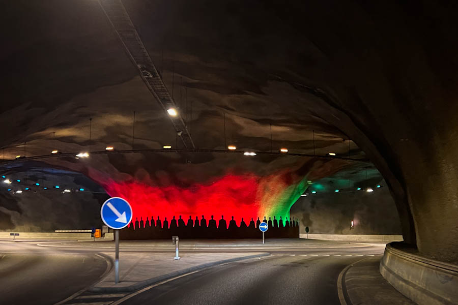 Eysturoyartunnel tunnel met rotonde op Faeroer eilanden - Reislegende.nl