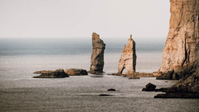 Faeroer eilanden sea stacks Risin og Kellingin reislegende