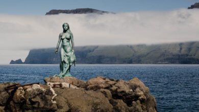 Kopakonan the Seal Woman Mikladalur Kalsoy Faeroer eilanden tips - Reislegende.nl