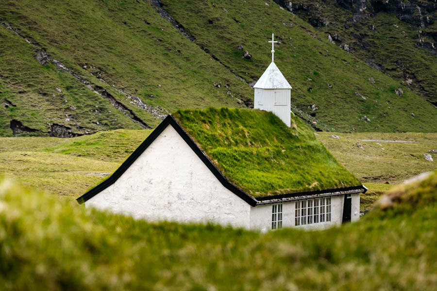 Saksunar Kirkja Saksun Streymoy Faeröer eilanden - Reislegende.nl